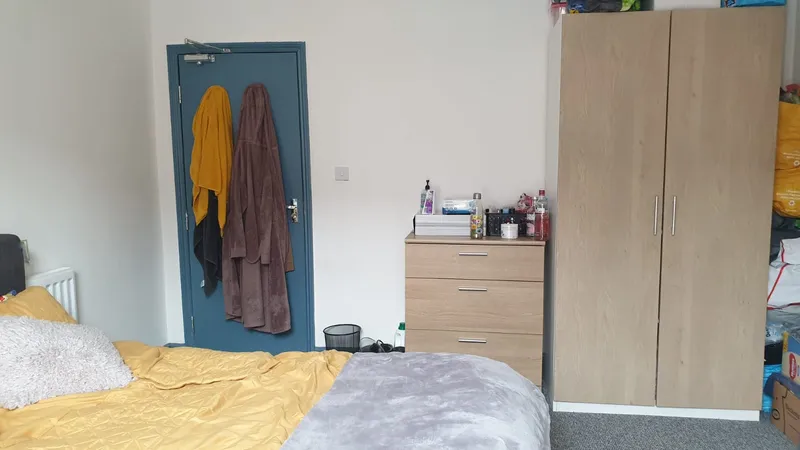 Large 6 Bed Terraced House // AUG 2026 - Image 13
